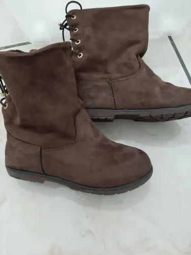 Botas infantis marrons