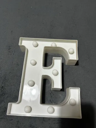 2 Letras em luminárias (leia a descrição)