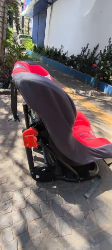 Cadeirinha Infantil Chicco Vermelha - Segurança e Conforto no Carro
