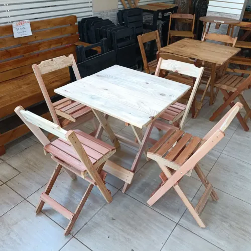 Conjunto Mesa e Cadeiras de Madeira Dobrável