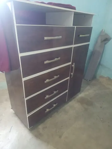 Vendo cômoda 5 gavetas 