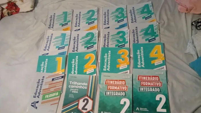 Vendo livros do segundo ano do ensino médio da escola adventista