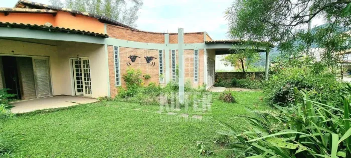 Casa com 2 quartos para alugar, 117 m² por R$ 4.793/mês - Jardim Atlantico - Maricá/RJ