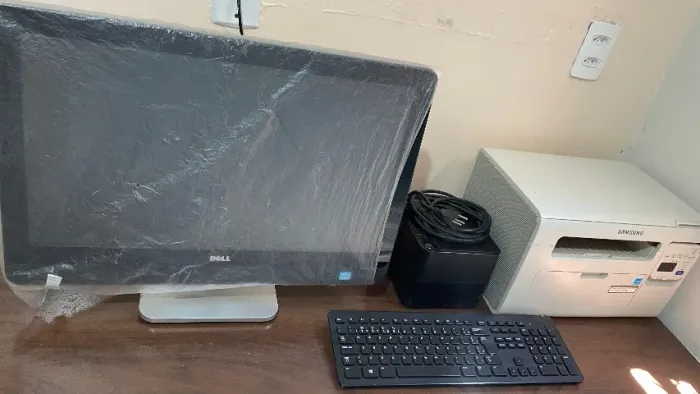 COMPUTADOR DESKTOP DELL ALL IN ONE E IMPRESSORA SAMSUNG.