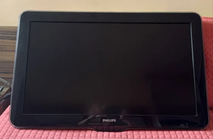 TV Philips 32 polegadas com suporte de parade e Chomecast Google.
