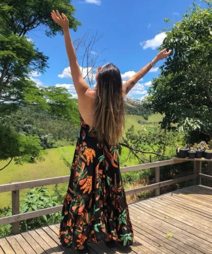 Vestido preto longo estampado floral