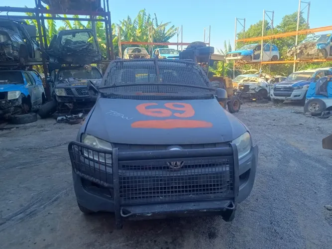 VW Amarok Titan 2013 - Para-choque Dianteiro