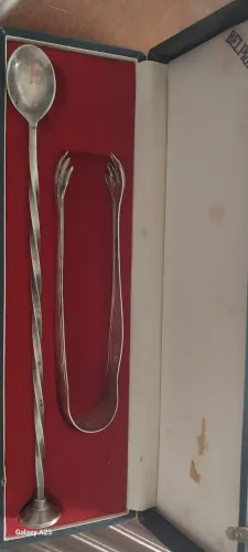 Conjunto de Talheres Antigos em Estojo
