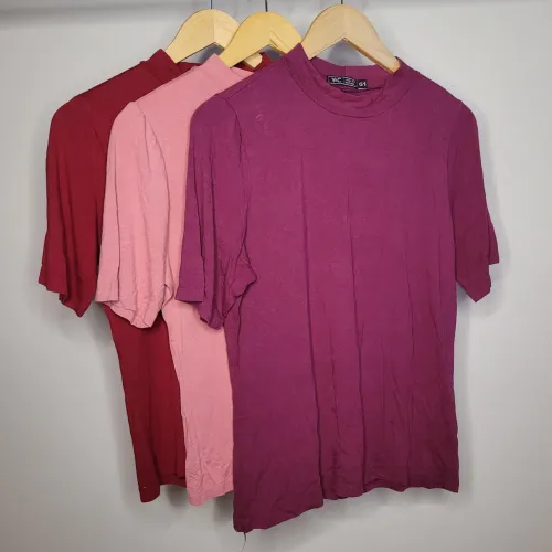 APENAS COR VINHO - Blusas femininas manga curta básica- tamanho G1 seminovas