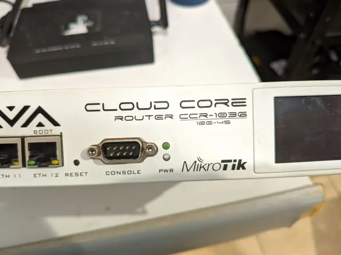 MIKROTIK CCR 1036 12G 4S (COM 4 GBICS INCLUSAS)