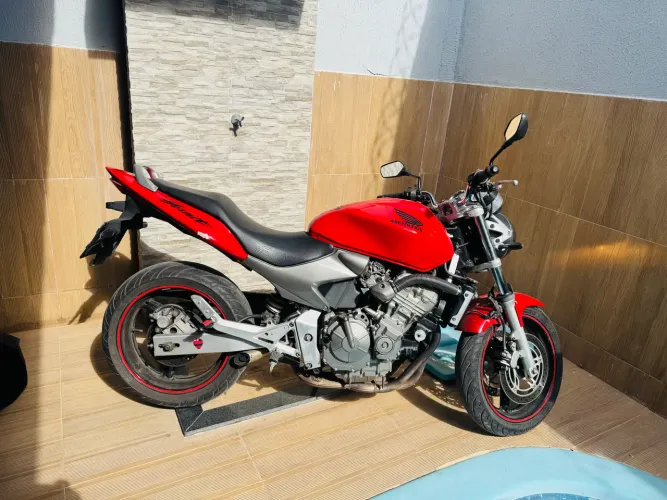 Hornet 2005 vermelha EXTRA