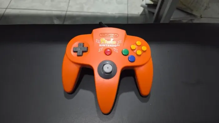 Controle N64 Edição especial Pikachu
