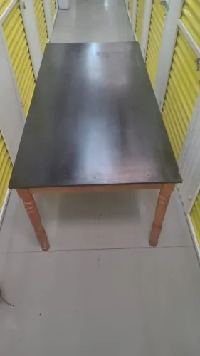 Mesa de jantar, 6 a 8 pessoas.