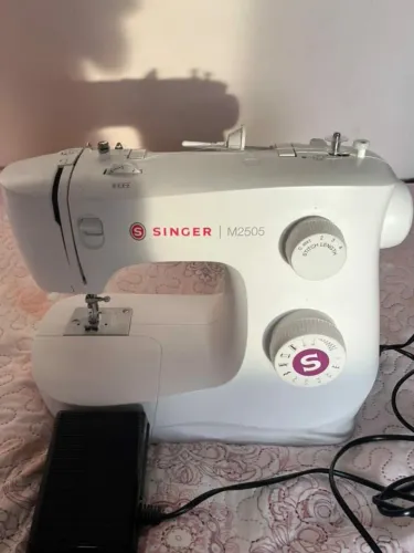 Máquina de costura Singer M2505