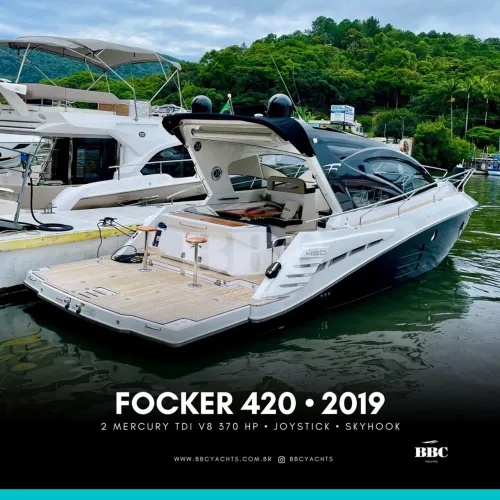 Lancha Focker 420 - 2019 - 350 Horas 