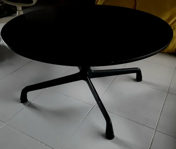 Mesa de centro ou lateral...marca Herman Miller  original 