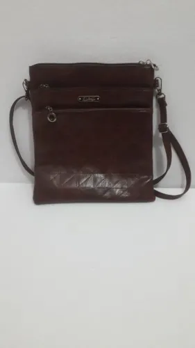 Bolsa feminina da KL Wain seminova