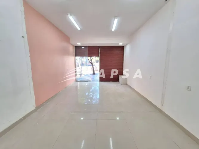 OTIMA LOJA DE 48 M², SENDO LOJA COM BANHEIRO, LAVABO E PEQUENO JIRAU/ ESTOQUE. ALUGANDO SE