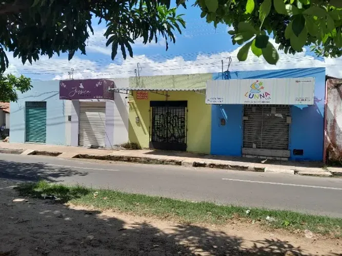 Casa com 4 pontos comerciais 