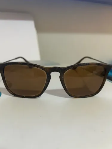 Óculos de Sol Estiloso com Design Moderno