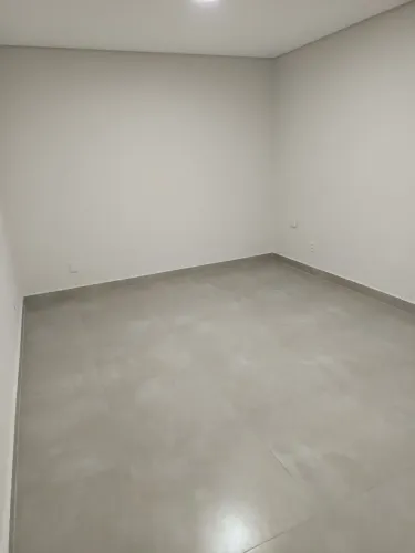 //Alugo Sala Comercial na Praça 14