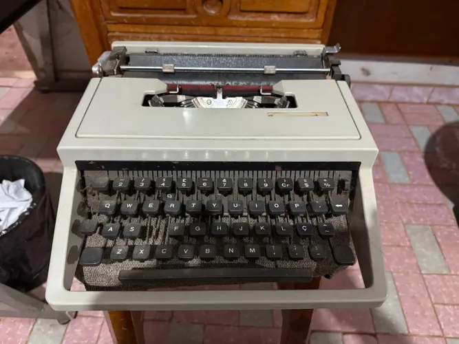 Máquina de escrever Olivetti Mex. s.a./ hecho em México