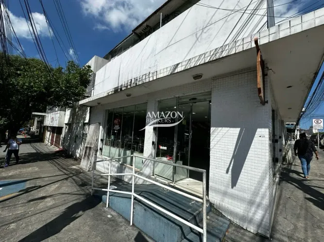 Centro - 330m2 - Ponto Comercial com Casa Residencial - Vendo