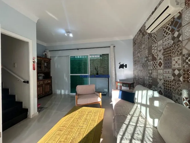 Casa triplex à venda 2 suítes 2 vagas churrasqueira Marapé Santos/SP