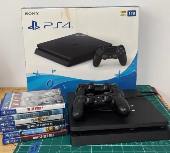 Playsation 4 1TB com 2 Controles + 6 Jogos