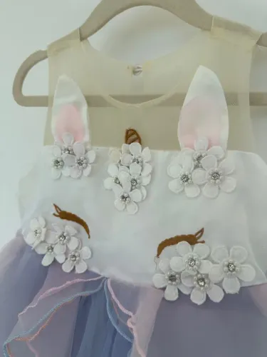 Vestido Unicórnio com bordados
