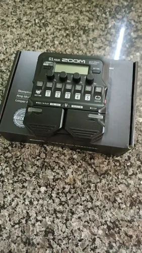 Pedaleira Zoom G1 Four - Multi-Efeitos