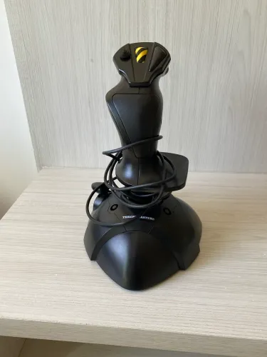 Joystick Thrustmaster manche preto