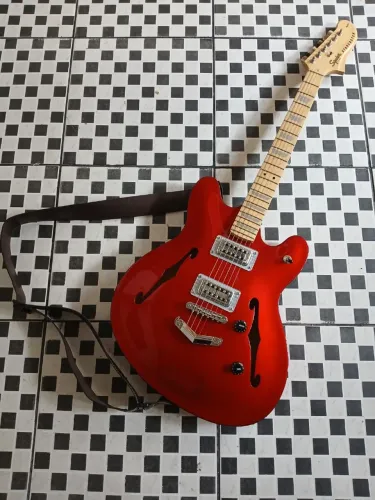 Guitarra Fender Squier (aceito troca com volta em dinheiro)