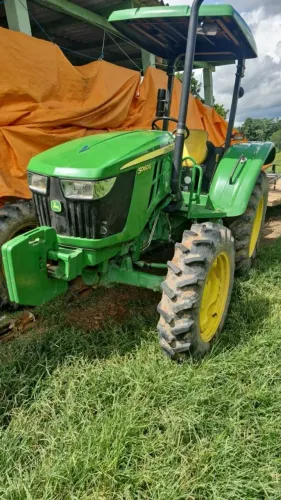 Trator John Deere 5060E