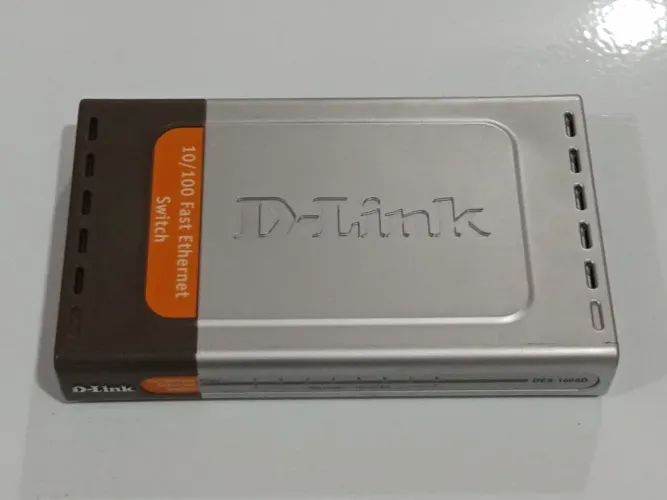Roteador D-Link DES-1008D com defeito