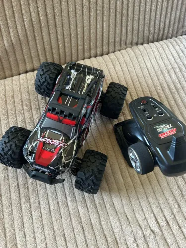 Carrinho monster 4x4 controle remoto 