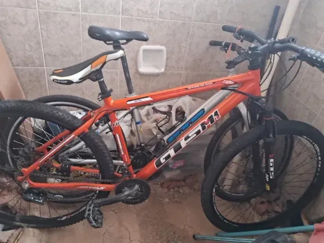 Vendo ou troco bikes de alumínio por CPU games top, tv Óleo 4k 55 para cima