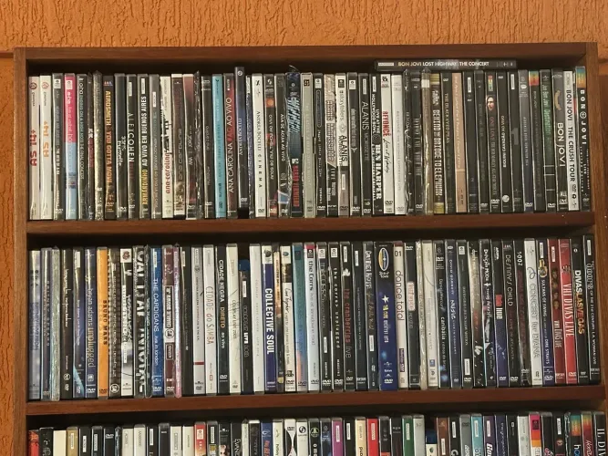 Lote com + de 400 dvds musicais 