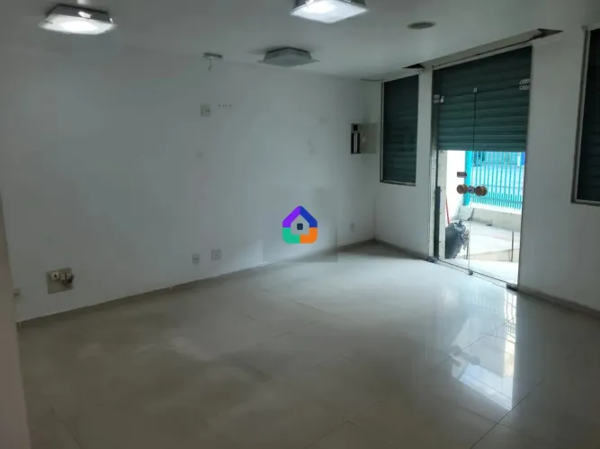 Loja na Praça da Bandeira , em conjunto com prédio na Rua Pereira de Almeida, disponível p