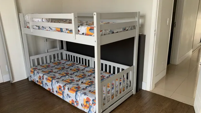 Beliche Infantil com Escorregador - Madeira Cinza Claro, Semi Novo, Excelente Estado!