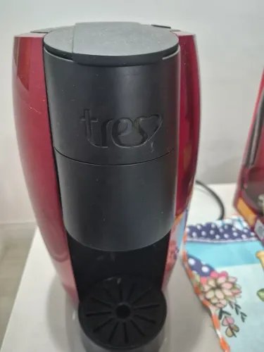 Vendo Cafeteira Três Lov Premium pouco usada