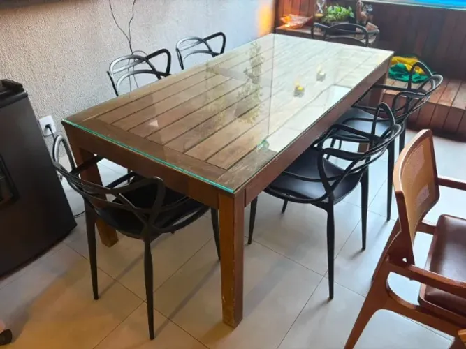 Mesa De Madeira com Tampo de Vidro 6 Lugares