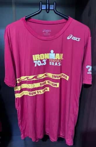 Camiseta Asics Ironman 70.3 Penha Santa Catarina Triathlon Corrida Natação Ciclismo 