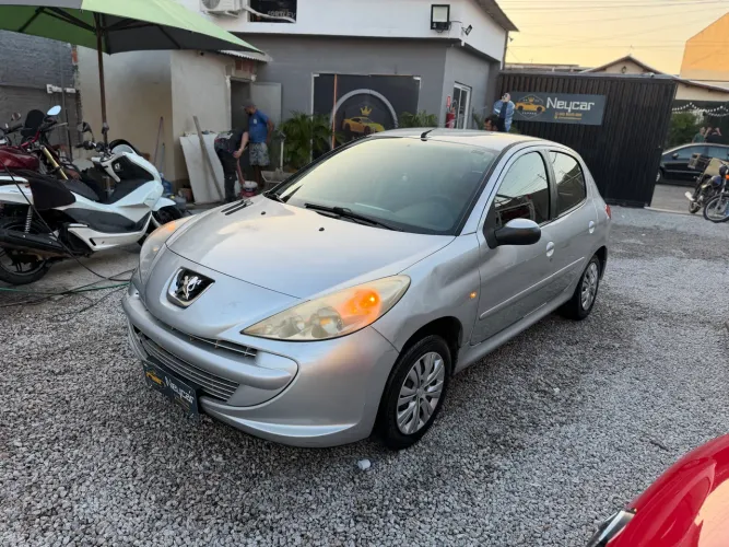 Peugeot 207 XR 1.4 Flex 8V 3P 2012
