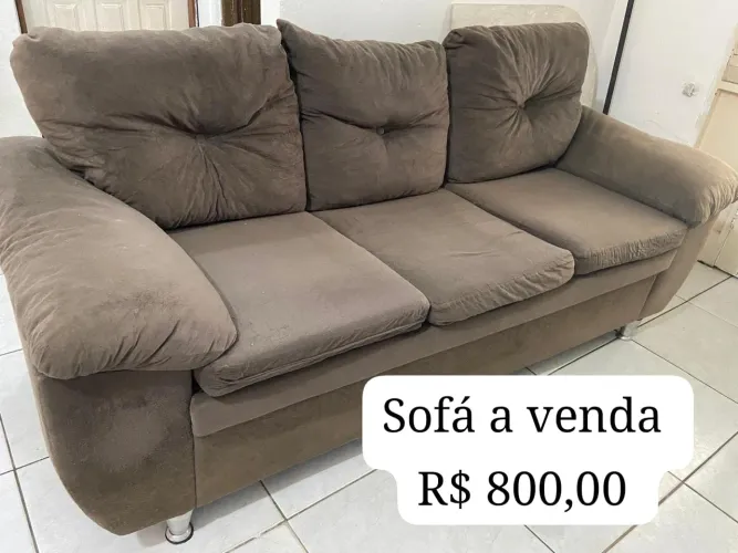 Sofá de três lugares 
