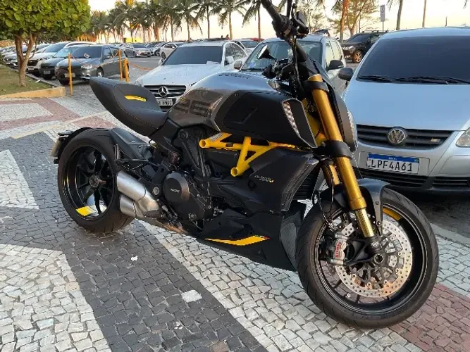 Diavel,exclusiva,apenas 50 unidades fabricadas 2.300 km revisões na ducati