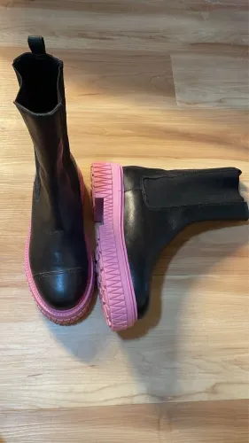 Bota schutz em couro