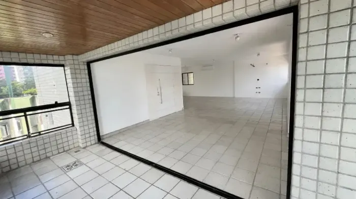 Imóvel para venda possui 225 metros quadrados com 4 quartos em Boa Viagem - Recife - PE