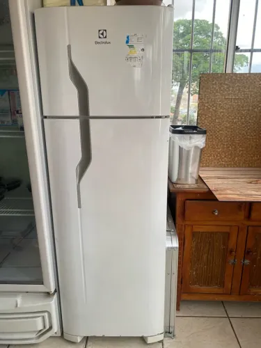 Geladeira eletrolux 260L
