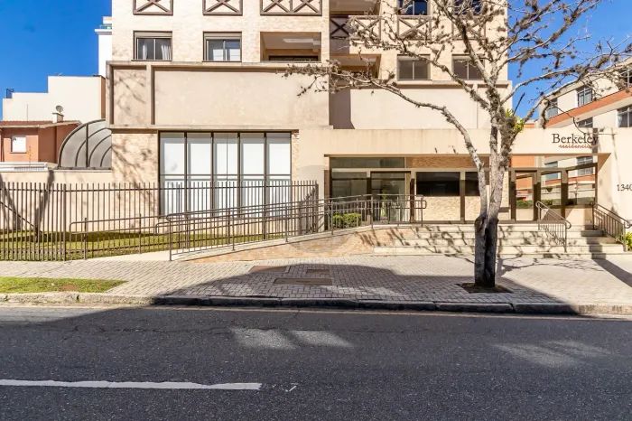 Apartamento à venda no Centro de Curitiba | 2 Quartos, 1 Vagas e Sacada  Edifício Berkeley